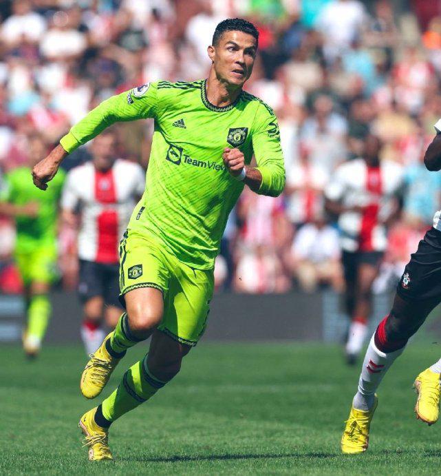 西甲倒计时；那不勒斯今晚官宣签约；细节引发关注；底气十足；更衣室氛围转暖的简单介绍