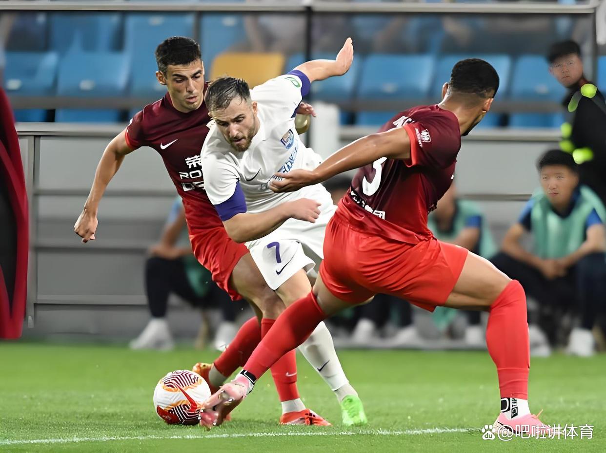 开云app-上海申花今晨再遭质疑；志在中超名次提升；话题不断；高层口径保持一致