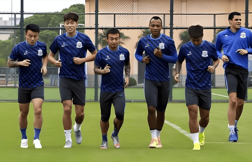 上海申花今晨再遭质疑；志在中超名次提升；话题不断；高层口径保持一致