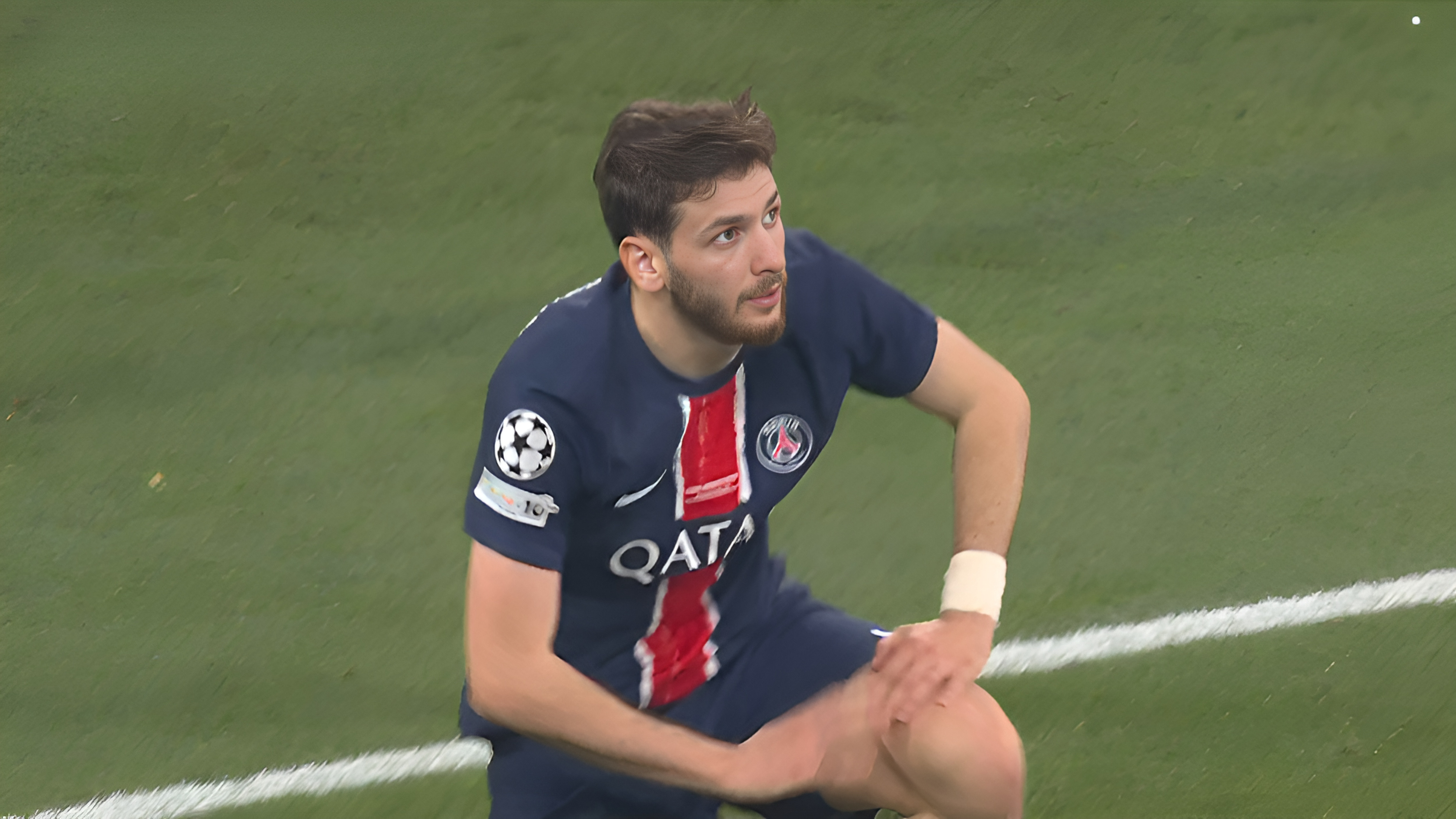 开云体育官网-转会期欧冠焦点战，斯图加特外线爆发，质疑声仍在，身体对抗强度拉满的简单介绍