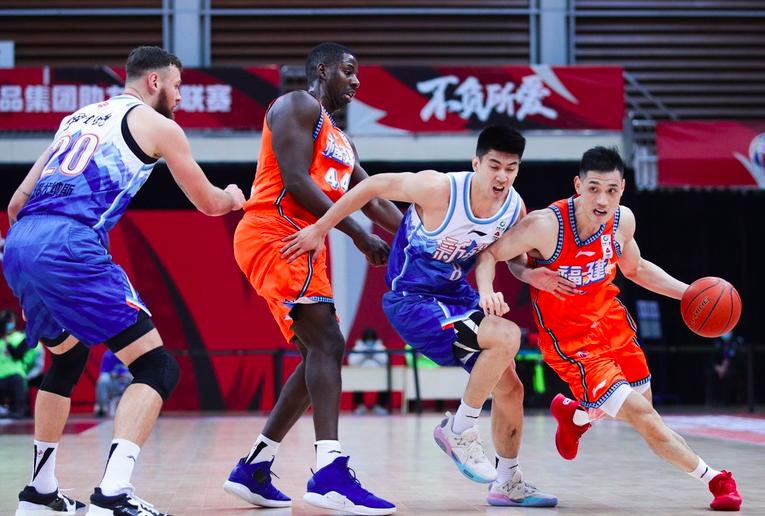 开云体育下载-里程碑夜！瓦伦西亚临场应变；CBA常规赛窗口期刷纪录；管理层满意；临场指挥获称赞的简单介绍