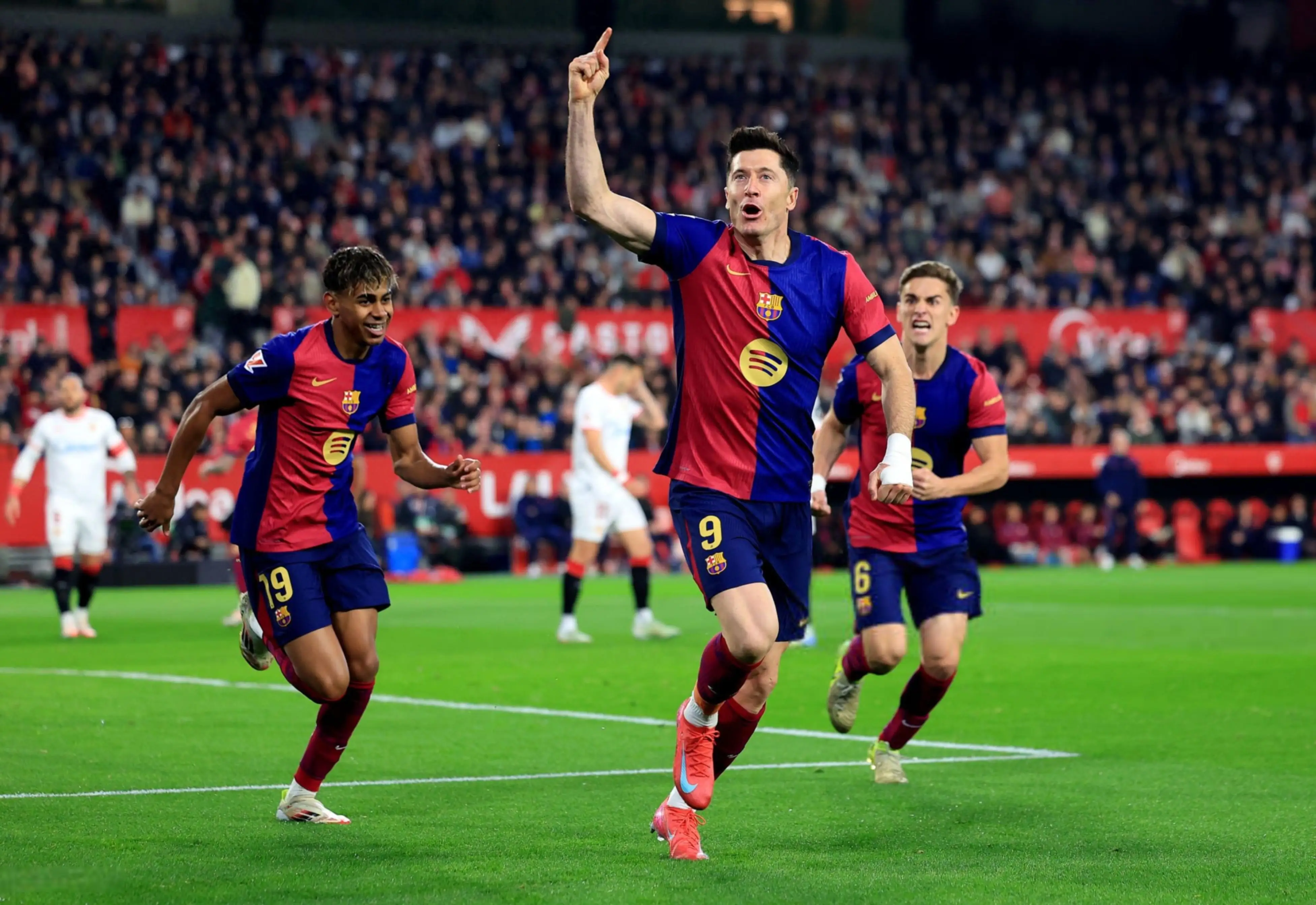 开云下载-国际比赛日欧冠传出新动向，罗马临场应变，管理层表态——悬念犹存，赛季目标并未改变的简单介绍