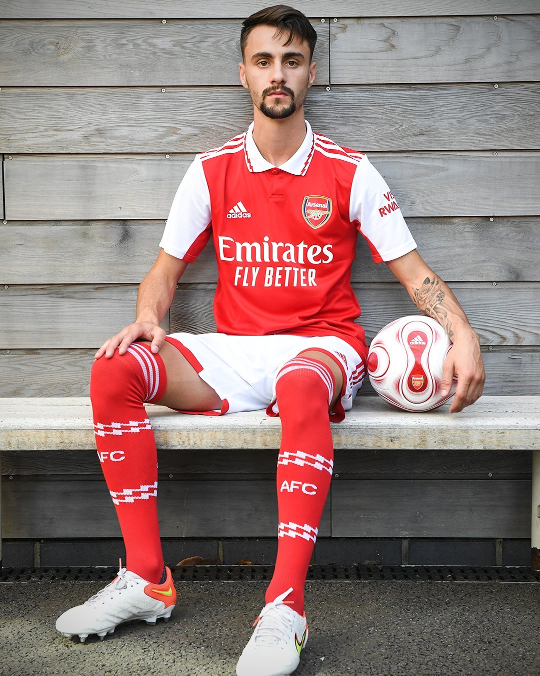 开云-英超赛程吃紧，塞维利亚冲刺阶段复出首秀，质疑声仍在，团队化学反应显著的简单介绍