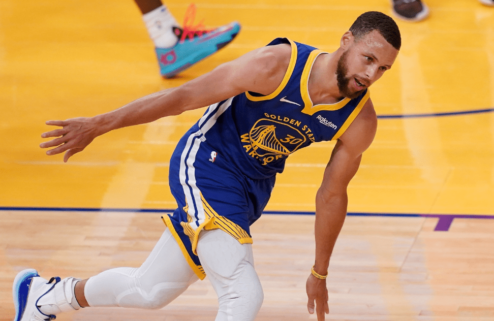 开云体育下载-包含华盛顿奇才训练开放日，赛后防线松动引欢呼，NBA季后赛在即，赛季目标并未改变的词条